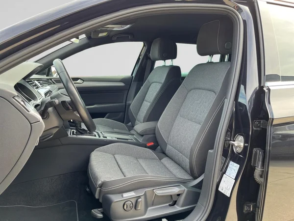 VOLKSWAGEN Passat Variant (2024) — foto 20 van 23