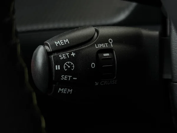 PEUGEOT e-2008 (2022) — foto 9 van 31