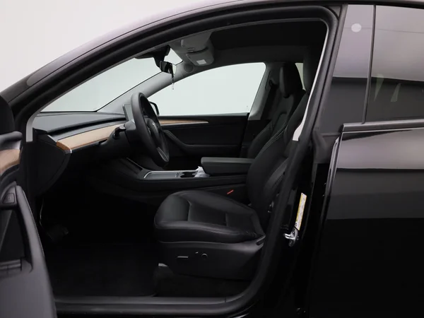 Tesla Model Y (2022) — foto 41 van 41