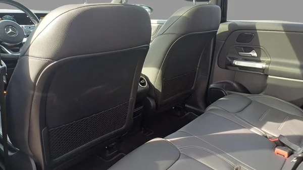 Mercedes-Benz EQB (2023) — foto 10 van 23