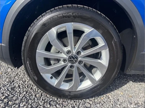 VOLKSWAGEN T-Roc (2024) — foto 13 van 20