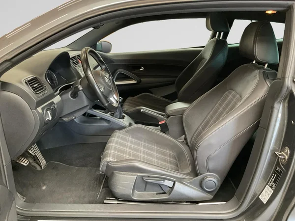 VOLKSWAGEN Scirocco (2010) — foto 24 van 24