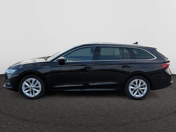 SKODA Octavia Combi (2024) — foto 12 van 22