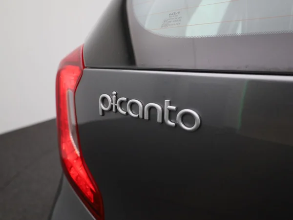 Kia Picanto (2023) — foto 19 van 32