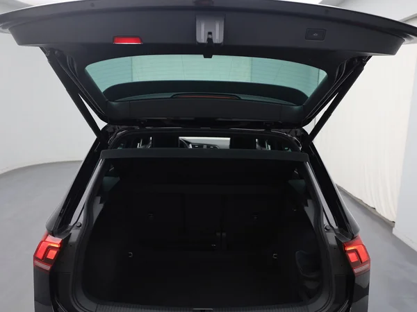 VOLKSWAGEN Tiguan (2023) — foto 17 van 21