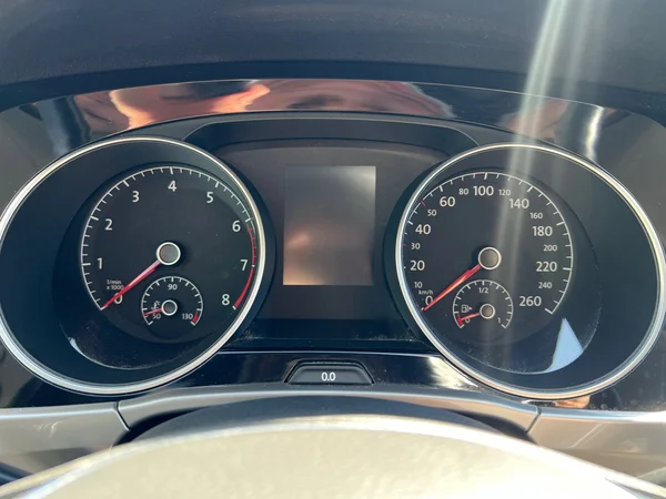 VOLKSWAGEN Touran (2019) — foto 19 van 20