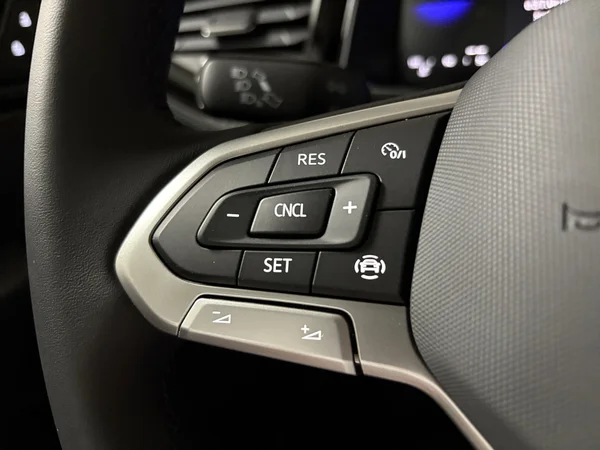 VOLKSWAGEN Polo (2025) — foto 2 van 15