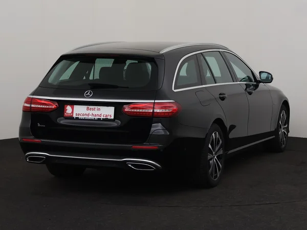 MERCEDES E 300 (2021) — foto 23 van 34