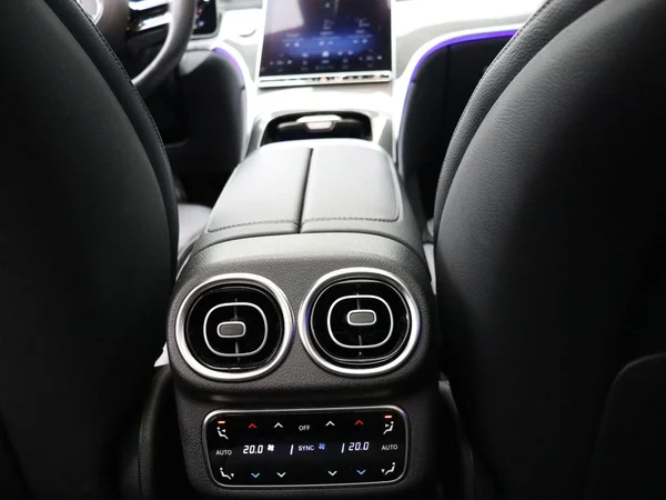 Mercedes-Benz GLC (2024) — foto 19 van 36