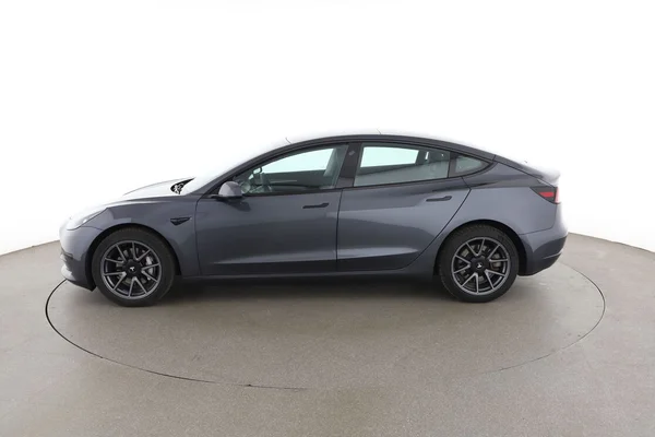 Tesla Model 3 (2022) — foto 9 van 16