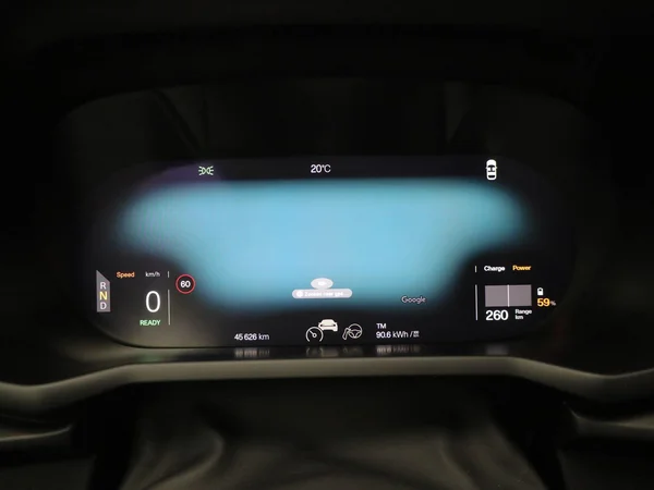 Polestar 2 (2022) — foto 10 van 40