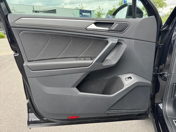 VOLKSWAGEN Tiguan (2021) — foto 5 van 24