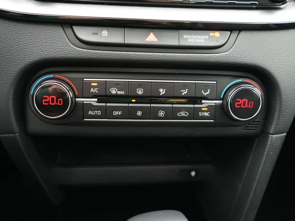 Kia Ceed (2024) — foto 11 van 23