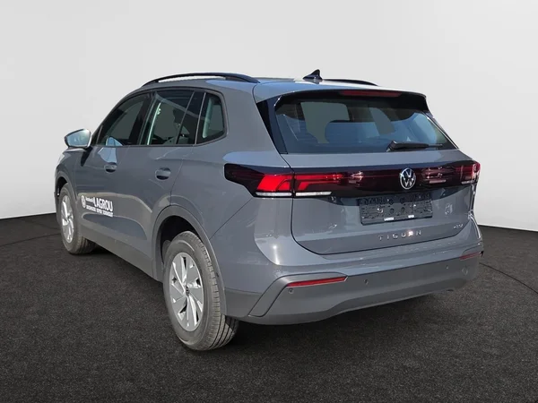 VOLKSWAGEN Tiguan (2026) — foto 13 van 19