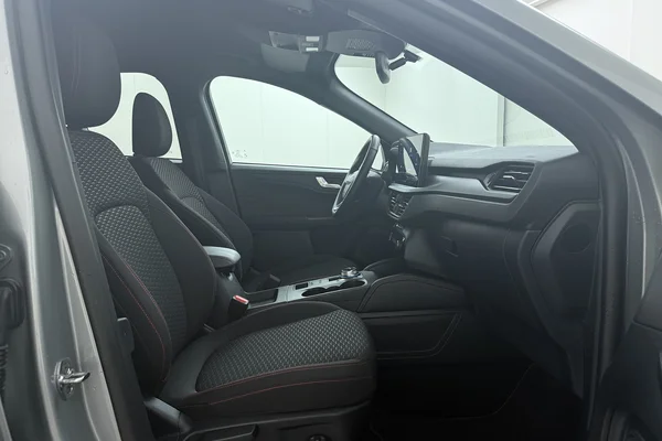 Ford Kuga FHEV (2025) — foto 17 van 19