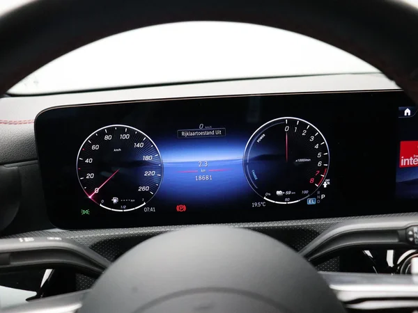 Mercedes-Benz CLA (2025) — foto 8 van 34