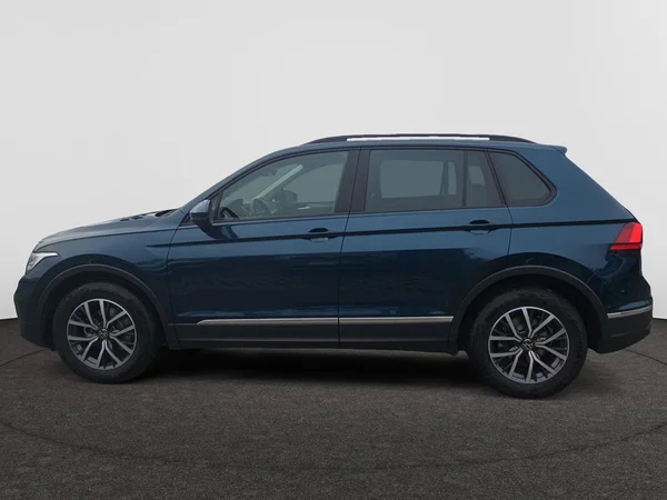 VOLKSWAGEN Tiguan (2024) — foto 12 van 23