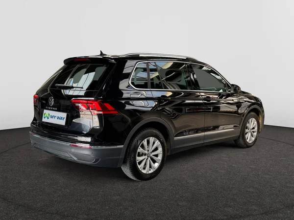 VOLKSWAGEN Tiguan (2020) — foto 17 van 19