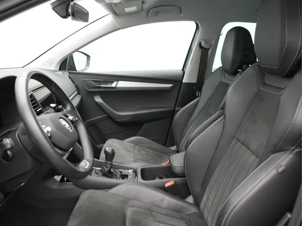 SKODA Karoq (2023) — foto 2 van 27