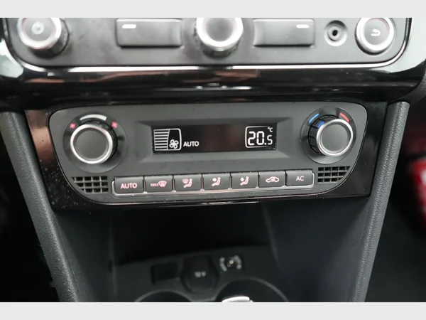 VOLKSWAGEN Polo GTI (2011) — foto 9 van 19