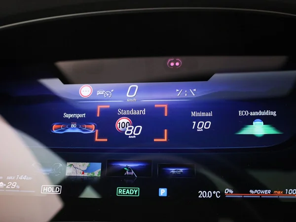 Mercedes-Benz EQE (2022) — foto 37 van 72