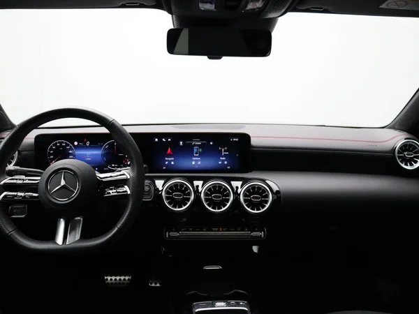 Mercedes-Benz CLA (2025) — foto 18 van 34