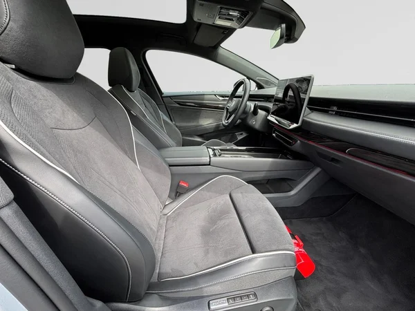 VOLKSWAGEN ID.7 Tourer (2025) — foto 8 van 25