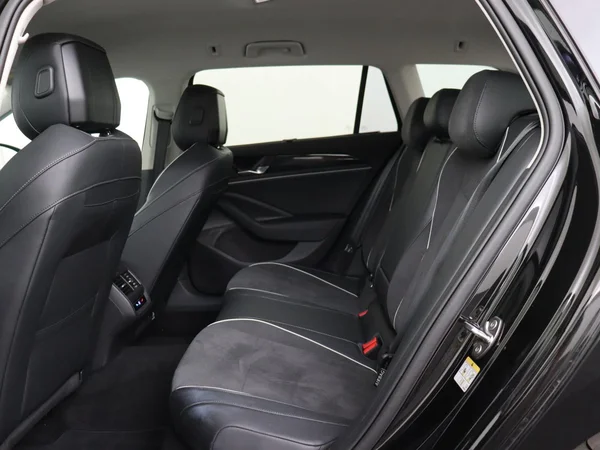 VOLKSWAGEN Passat SW (2025) — foto 6 van 18
