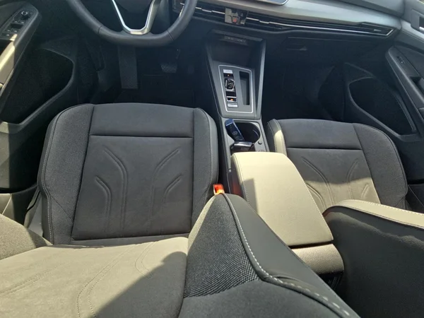 VOLKSWAGEN Golf VIII SW (2026) — foto 3 van 24