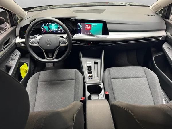 VOLKSWAGEN Golf VIII (2024) — foto 11 van 15