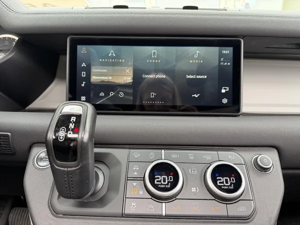 Land Rover Defender (2022) — foto 10 van 31