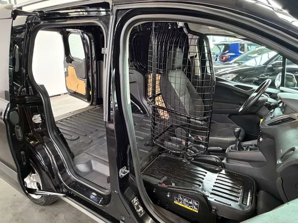 Ford Transit Courier (2023) — foto 14 van 16