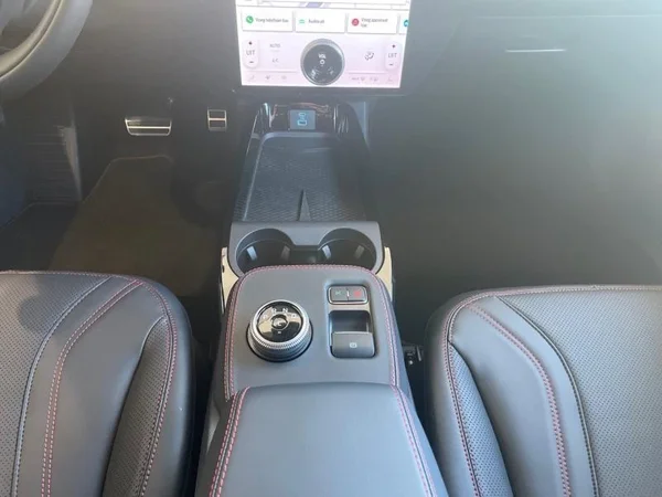 Ford Mustang Mach-E (2023) — foto 20 van 21