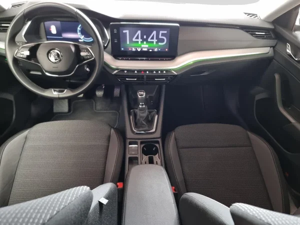 SKODA Octavia Combi Dsl (2024) — foto 2 van 23