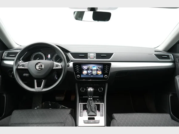 SKODA Superb Combi (2020) — foto 25 van 27