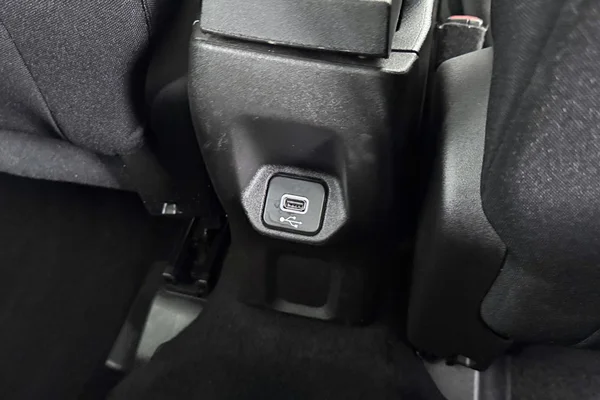 Jeep Renegade (2023) — foto 11 van 27