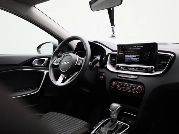 Kia XCeed (2023) — foto 28 van 41