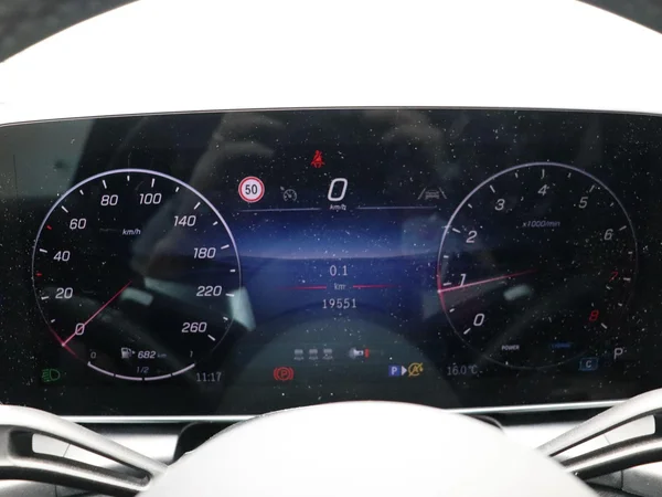 Mercedes-Benz GLC (2026) — foto 9 van 36