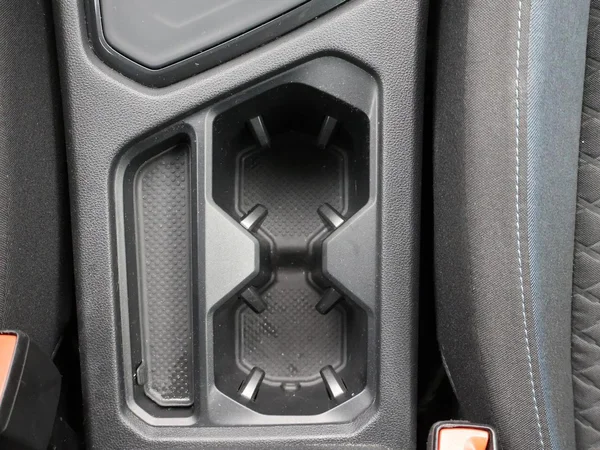 VOLKSWAGEN Tiguan (2020) — foto 16 van 29