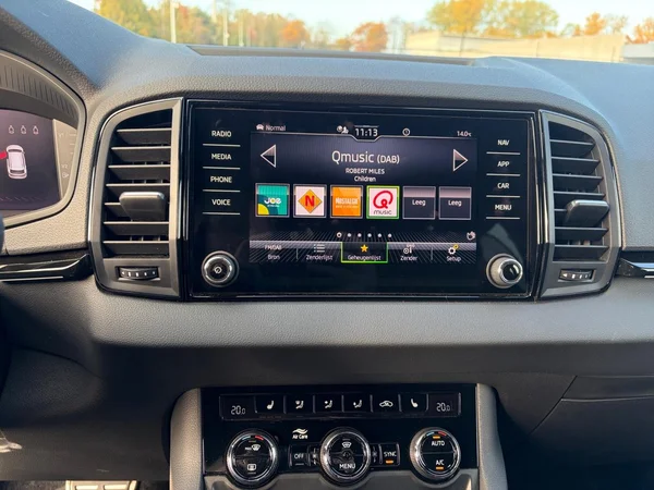 SKODA Karoq (2025) — foto 3 van 24