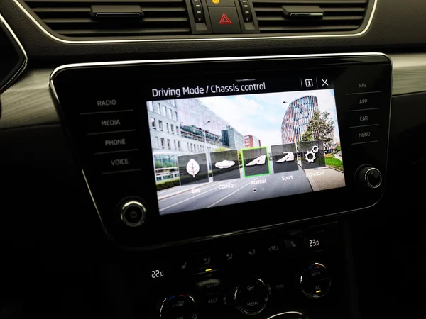 SKODA Superb Combi (2024) — foto 4 van 23
