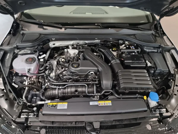 VOLKSWAGEN Golf VIII (2025) — foto 14 van 16