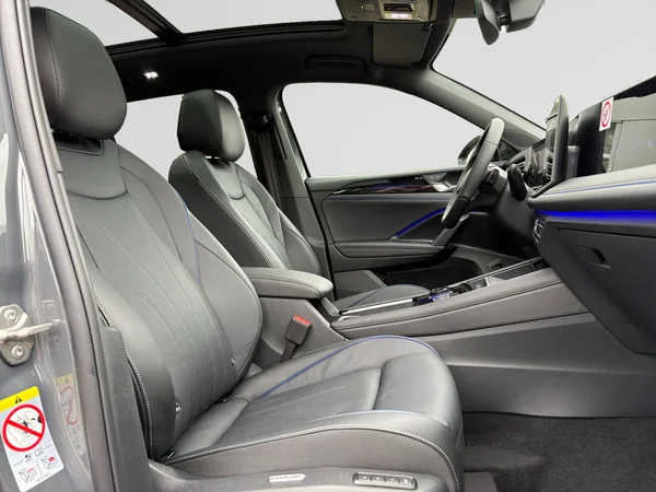 VOLKSWAGEN Tiguan (2026) — foto 16 van 18