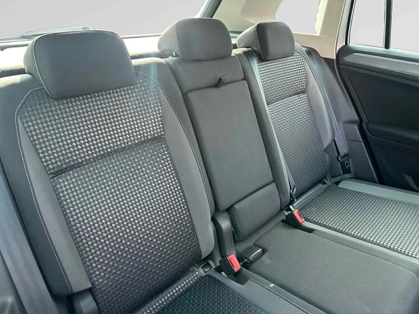 VOLKSWAGEN Tiguan (2021) — foto 9 van 24