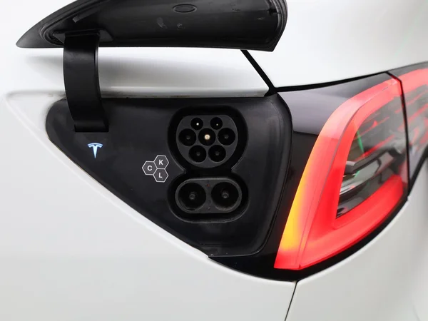 Tesla Model Y (2024) — foto 7 van 46
