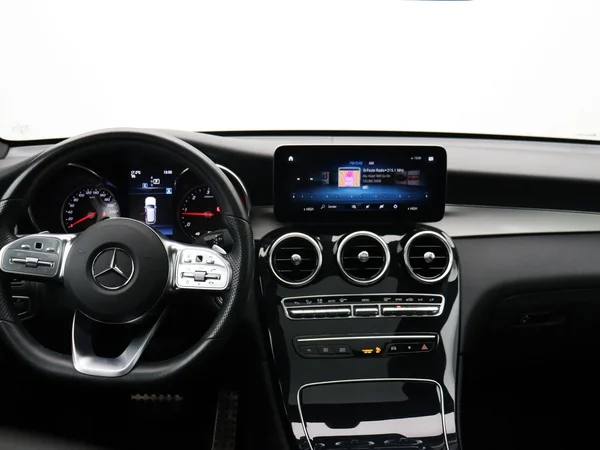 Mercedes-Benz GLC (2022) — foto 10 van 23