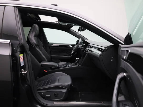 Volkswagen Arteon (2023) — foto 33 van 49