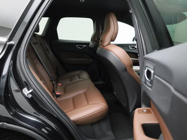 Volvo XC60 (2021) — foto 29 van 43