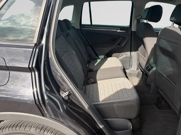 VOLKSWAGEN Tiguan (2023) — foto 13 van 21