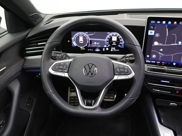 VOLKSWAGEN Passat SW (2024) — foto 6 van 32